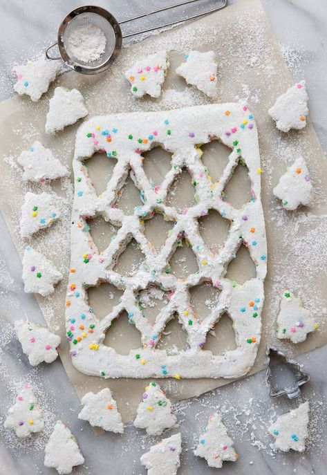 Homemade Marshmallow in a Funfetti Style for the Holidays Cozy Country Christmas, Best Pumpkin Bread Recipe, Homemade Marshmallow Recipe, Marshmallow Recipe, Rose Smith, Homemade Marshmallow, Entertaining Food, Camille Styles, Recipes With Marshmallows