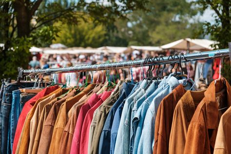 Flea Markets In Italy, Shopping In Naples Italy, Naples Fashion, South Italy, Fashion Outfits Plus Size, Los Angeles Shopping, Vintage Shopping, Retro Jacket, Naples Italy