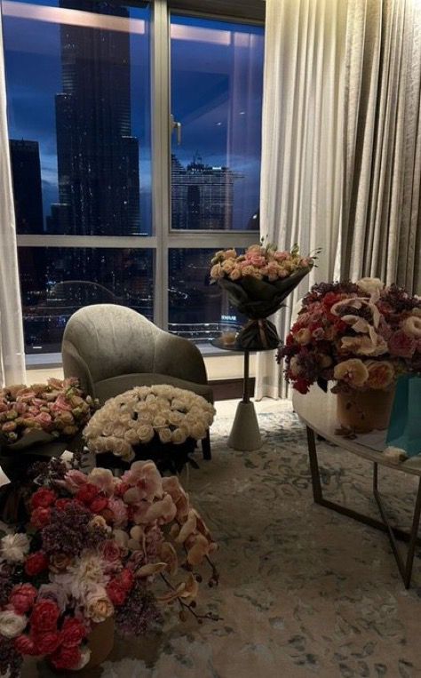 Dubai Money, Aesthetic Dior, Flowers Beach, Boquette Flowers, Nothing But Flowers, Flower Therapy, Dior Fashion, Beautiful Bouquet Of Flowers, Money Aesthetic