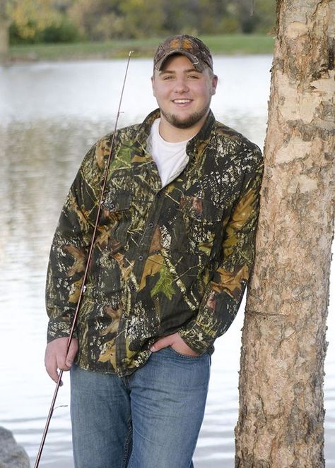 Fishing Senior Pictures, Senior Photos Boys, Boy Graduation, School Senior Pictures, Senior Photography Poses, Senior Boy Poses, Male Senior Pictures, Salt Water Fishing, High School Senior Pictures