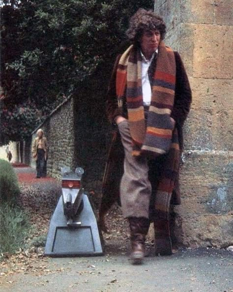 Doctor Who K9, Dr Who Tom Baker, Doctor Who Scarf, Dr Who Companions, Fourth Doctor, I Am The Doctor, Doctor Who Companions, 4th Doctor, Classic Doctor Who