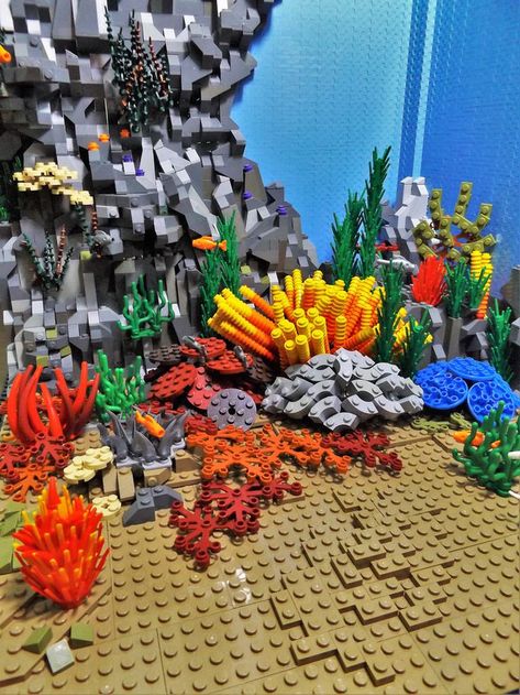 Aquarium Habitat Lego Aquarium Ideas, Lego Underwater, Lego Aquarium, Lego Fish, Lego Zoo, Lego Landscape, Lego Boats, Lego Beach, Lego Tank