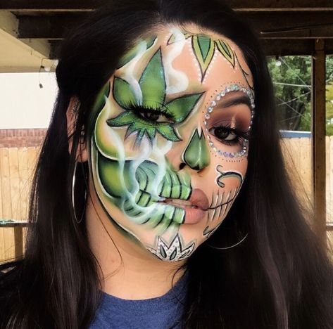 Colorful Halloween Makeup Looks, Pothead Costume, Spooky Makeup Ideas, Halloween Makeup For Women, Halloween Makeup Green, Rasta Makeup Looks, Face Makeup Art, Aesthetic Face Paint, Dinosaur Makeup