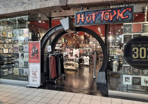 Early 2000s Hot Topic, Hot Topic 2000s, Old Hot Topic, Hot Topic Store, 80s Mall Stores, Boy Bsf, 1980s Mall Stores, Star Valley, 2015 Outfits