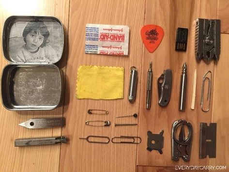 Everyday Carry - Manhattan, New York/Manager of Special Projects Division - Micro EDC Altoids Urban Survival Tin Urban Survival Kit, Book Page Holder, Personal Hygiene Items, Book Reader Gifts, Urban Edc, Solar Power Charger, Camping Planning, Survival Project, Page Holder