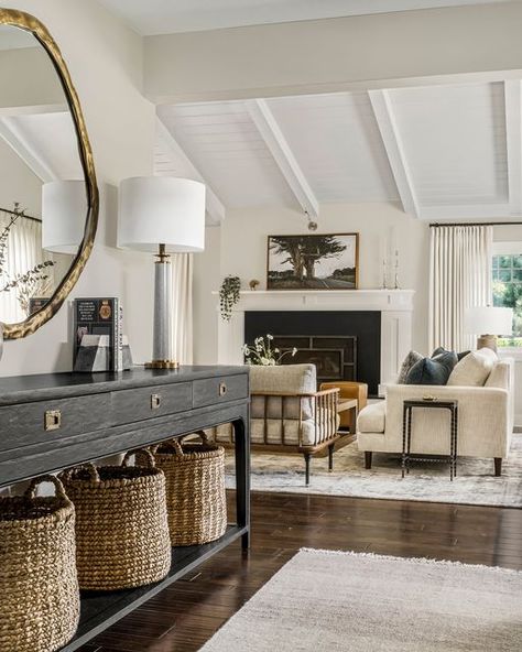 Fireplace In Foyer Entryway, Cottage Entry, Cozy Entryway, Valley Cottage, Entryway Design, Entryway Inspiration, Texas House, Traditional Interior Design, Carmel Valley