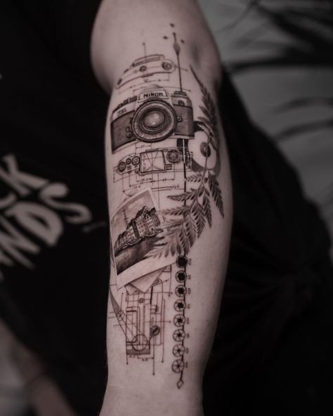 Collie Tattoo, Camera Outline, Tattoo Dos, Tatts Ideas, Camera Tattoo Design, Photographer Tattoo, Camera Tattoos, Photography Tattoo, Outline Tattoo