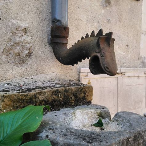 Decorative Downspouts, Backyard Garden Diy, Cob House, Garden Pottery, Found Art, Rain Garden, Pergola Designs, Dragon Head, Home Building Design