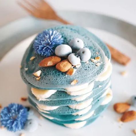 Spirulina Pancakes, Unicorn Recipes, Spirulina Recipes, Blue Spirulina, Pretty Cake, Pancake Recipes, Pancake Stack, Pancakes Ingredients, Tasty Pancakes