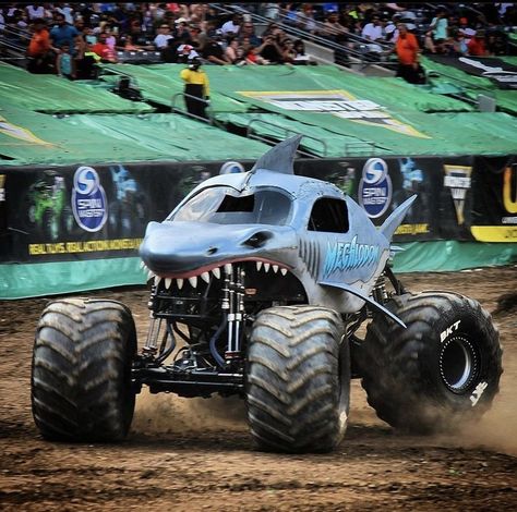 Monster Truck Aesthetic, Monster Jam Aesthetic, Monster Truck Drawing, Felt Cards, Ocean Room Ideas, Monster Truck Videos, Big Monster Trucks, Monster Car, Monster Truck Party