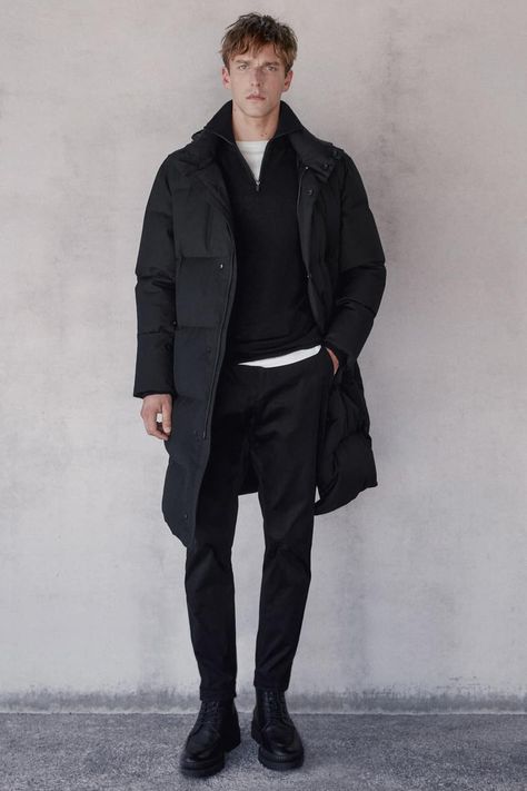 Stylish Winter Outfits Men, Loafers Outfits, Winter Night Outfit, How To Wear Loafers, Class Outfits, Black Jeans Men, Black Boots Outfit, Funnel Neck Sweater, Black Puffer Jacket