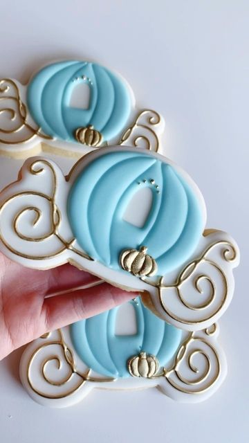 Princess Theme Cookies, Sugar Cookie Icing Recipe, Cookie Icing Recipe, Mason Jar Cookies, Cinderella Theme, Princess Cookies, Royal Iced Cookies, Theme Cookies, Decorated Cookies Tutorial