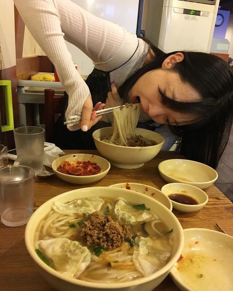 Sulli Choi, Japan Aesthetic, Korean Food, Ulzzang Girl, Korean Girl, Cooking Tips, Nom Nom, Noodles, Jelly