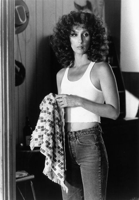 Cher Curly Hair, Cher 1970s, Cher Young, Cher Hair, Young Cher, Cher 70s, Cher And Sonny, Cher Outfits, Cher Photos