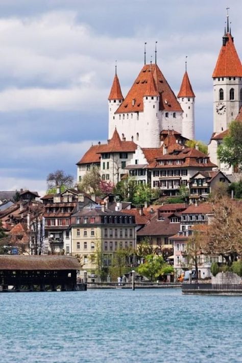 Thun Switzerland, European Castle, Travel Switzerland, Interlaken, Voyage Europe, Switzerland Travel, Beaux Villages, Bern, Places Around The World