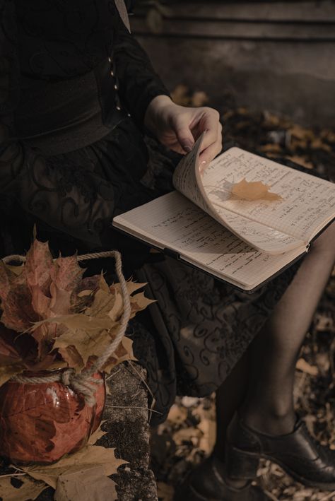 Autumn witch aesthetic Witchy Book Aesthetic, Witch Autumn Aesthetic, New England Witch Aesthetic, Witchy Autumn Aesthetic, Witchy Fall Aesthetic, Autumn Witch Aesthetic, Samhain Aesthetic, Wednesday Aesthetic, Spooky Shoot