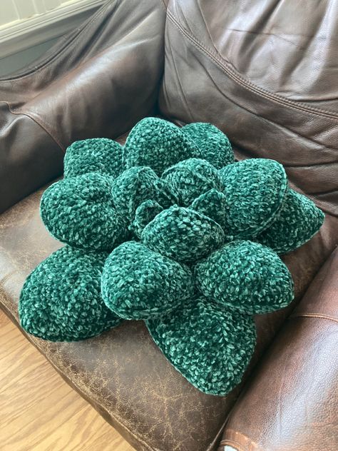 #crochet #crocheting #crochetideas #pillow Green Pillow Crochet, Crochet Succulent Plush, Cactus Pillow Crochet, Succulent Pillow Crochet Pattern, Crochet Succulent Pillow Pattern Free, Crochet Cactus Pillow, Leaf Pillow Crochet, Crochet Plant Pillow, Crochet Succulent Pillow