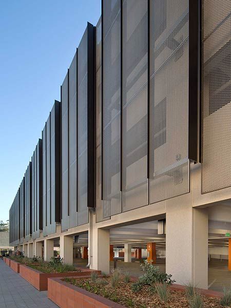 Detail of the two-layer panel system used on the Stanford University Hoover Parking Structure San Francisco Architecture, Solar Shading, Balcony Decorating Ideas, Perforated Metal Panel, Parking Building, Metal Facade, Facade Material, Solar Shades, Parking Design