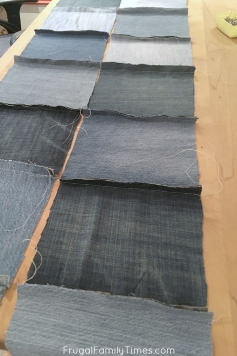 Demin Quilts Free Pattern, How To Make A Jean Quilt, Quilts Made From Old Blue Jeans, Denim Quilt Ideas Free Pattern, Denim Quilt Patterns Old Jeans, Easy Denim Quilt, Jean Quilt Ideas Simple, Levi Quilts Ideas, Denim Rag Quilt Patterns