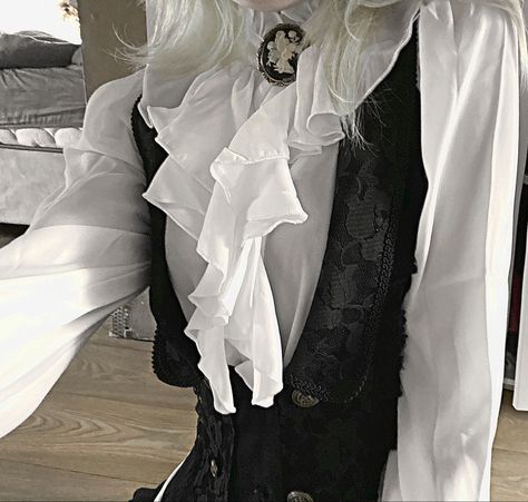 Butler Outfit Aesthetic, Neuvillette Inspired Outfit, Gothic White Aesthetic, Aristocrat Fashion Women, Bsd Core Outfit, Neuvillette Aesthetic, Ouji Aesthetic, Gothic Ouji Fashion, Vampire Core Outfits