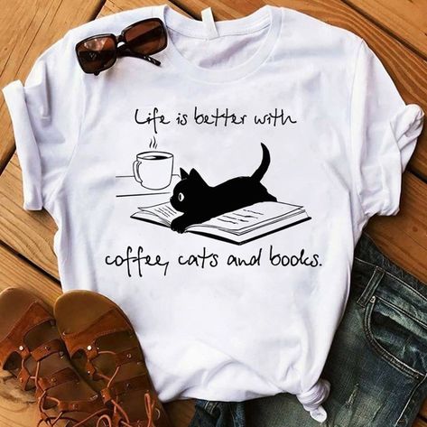 Cats And Books, Idee Cricut, T Shirt Painting, Crawling Baby, Book Tshirts, Book Shirts, Hip Hop Streetwear, Cat Coffee, Cat T