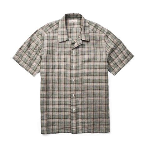 Short Sleeve Linen Plaid ShirtLightweight woven linen plaid with a refined yet casual french front placket and straight hem easily worn untucked. Gently washed for a soft handfeel. Subtle slub variations attest to the true Italian linen quality.Details: Single Open Chest Pocket;   Casual Easy Fit ;  Entirely manufactured in Italy; td {border: 1px solid #cccccc;}br {mso-data-placement:same-cell;}  Style Number: 155959/71025 Short Sleeve Flannel, Short Sleeve Linen Shirt, Guys Clothing Styles, Cool Fits, Sharp Dressed Man, Plaid Shirt, Linen Shirt, Dream Clothes, Short Sleeve Shirt