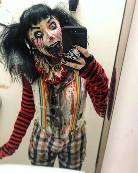 @maddiexxmonster on Instagram Creepy Clown Costume Women, Scary Clown Costume Women, Halloween Carnevil, Evil Clown Costume, Easy Clown Makeup, Haunt Makeup, Clown Ideas, Scary Clown Costume, Clown Costume Women