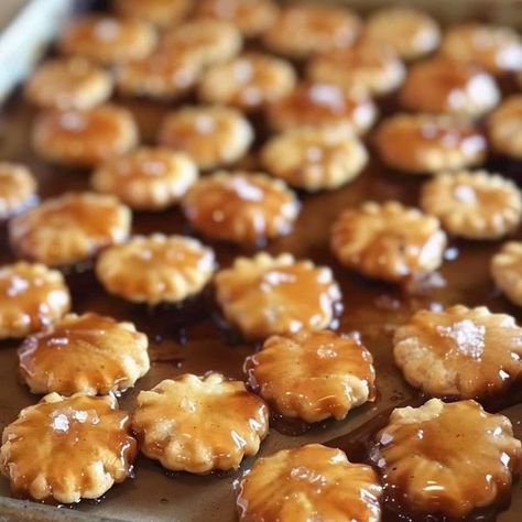 Salted Caramel Cracker Bites, Oyster Cracker, Cracker Bites, Oyster Crackers Recipe, Old Fashioned Recipe, Pioneer Woman Ree Drummond, Oyster Crackers, Vanilla Paste, Ree Drummond