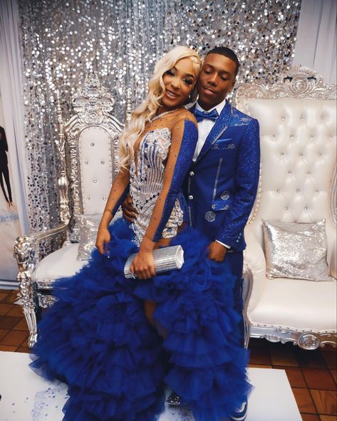 Cute Prom Outfits, Prom Ideas Black Couples, Prom Couples Black People, Royal Blue Prom Couple, Prom Colors For Couples, Black Couple Prom, Prom Color Ideas, Hood Prom, Couples Prom Outfits