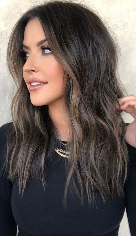 Money Piece Hair Subtle, Short Black Hair With Dimension, Trendy Brunette Hair 2023, Tones Of Brown Hair Shades, Winter Brown Hair Color Low Lights, Fall Hair Ideas For Brunettes Dark Brown, Tia Rachel Hair, Brown Hair With Brown Money Piece, Dark Brown Hair With Depth