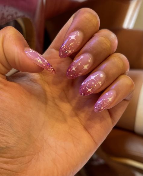 Light purple ombré into a dark purple, with design of stars on the nails. Glittery Star Nails, Scotland Nails, Purple Star Nails, Speak Now Nails, Nail Purple, Light Purple Nails, Star Nail Designs, Different Types Of Nails, Purple Stars