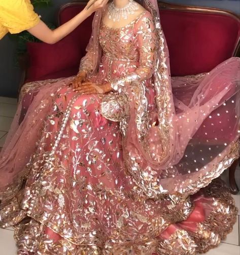 Pink Mehndi Outfit, Pink Pakistani Bridal Dress, Valima Dress, Valima Bride, Easy Diy Fashion, Casual Bridal Dress, Pakistani Bridal Dress, Walima Dress, Red Bridal Dress