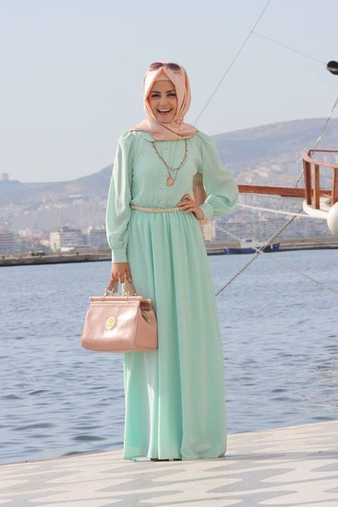 As summer approaches, every women looks forward to buy new clothes and follow new fashion trends. Su... How To Wear Hijab, Estilo Hijab, Chico California, Modern Hijab, Mint Green Dress, Tutorial Hijab, Maxi Dress Outfit, Muslim Women Fashion, Hijabi Style