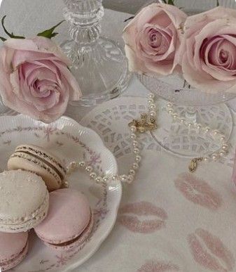 Pink Princess Aesthetic, Pink Macaroons, Pink Pages, Aesthetic Roses, Princess Core, Green Girl, Pastel Pink Aesthetic, Pink Girly Things, Pink Vibes