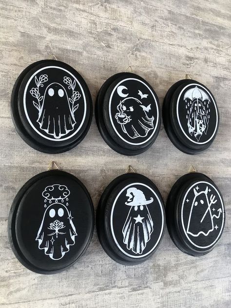 Goth Wall Painting Ideas, Goth Clay Ideas, Gothic Clay Art, Goth Diy Crafts Creepy Cute, Gothic Room Decor Diy Wall Art, Goth Diy Decor, Diy Pottery Painting, Dark Home Decor, Goth Decor