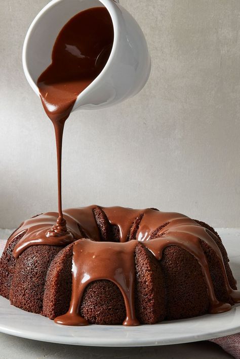 Chocolate Glaze For Pound Cake, Glaze For Chocolate Cake, Chocolate Glaze With Cocoa Powder, Chocolate Cake Icing Ideas, Desserts With Cocoa Powder, Chocolate Glaze For Cake, Chocolate Cake Glaze, Chocolate Glaze Recipe, Glazed Cookies