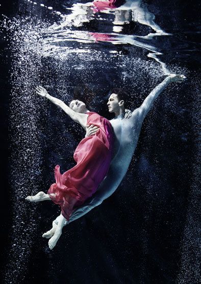 An example of Symbolic Pisces in Art and Nature: Astrology for the Soul's journey at aatmaani.com Underwater Ballet, Twin Flame Stages, Underwater Fashion, Water Dance, Become A Runner, Opera Ballet, Underwater Art, Souls Journey, Dance Movement