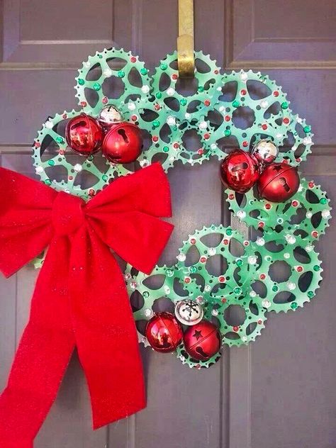 Dirt Bike Decor, Bicycle Crafts, Recycled Bike Parts, Bike Decor, Bike Craft, Bicycle Decor, Diy Fall Wreath, Bike Art, Wreath Ideas