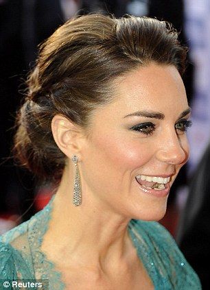 updo hairstyle with braid. Kate Middleton Updo, Duchesse Kate, Düşes Kate, Kate Middleton Hair, Kate Middleton Wedding, Prins William, Estilo Real, Peinados Recogidos, Wedding Hair Inspiration