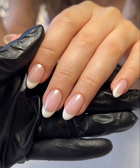 Nails Circle Shape, Modern White French Tip Nails, French Nails Base Color, Short French Tip Acrylic Nails Round, Regular French Tip Nails, Subtle French Tip Nails, Round French Manicure, Muted French Manicure, Round French Tip