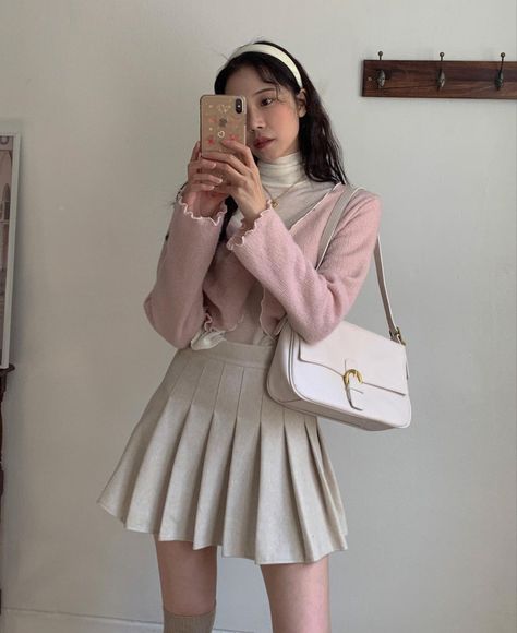 Korean Fashion Preppy, Pastel Girly Outfits, Pink And White Aesthetic Outfit, Romantic Academia Aesthetic Outfit Pink, Girly Business Casual Outfits, Elagent Aesthetic Outfits, Pink Date Outfit, Spring Outfits Korean Style, Pink Outfits Korean