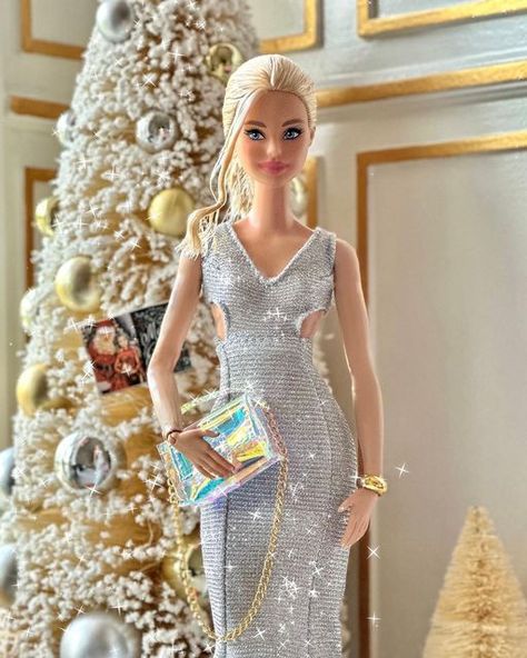 Barbie Doll Photoshoot, Doll Photoshoot, Barbie Makeup, Barbie Family, Christmas Barbie, Barbie Dress Fashion, Vintage Barbie Clothes, Xmas Presents, Doll Photography