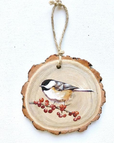 Decoracion Navidad Diy, Chickadee Painting, Wood Tree Slice, Tree Slice, Log Slice, Wood Slice Art, Wood Slice Crafts, Tree Slices, Wood Painting Art