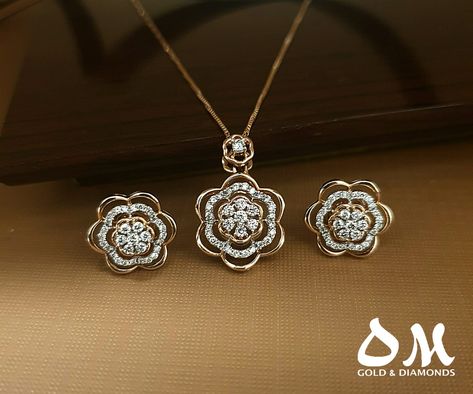 Diamond Pendant Set, Diamond Pendant Jewelry, Pendent Set, Bridal Necklace Designs, New Gold Jewellery Designs, Diamond Pendants Designs, Fancy Jewelry Necklace, Pendant Sets, Diamond Earrings Design