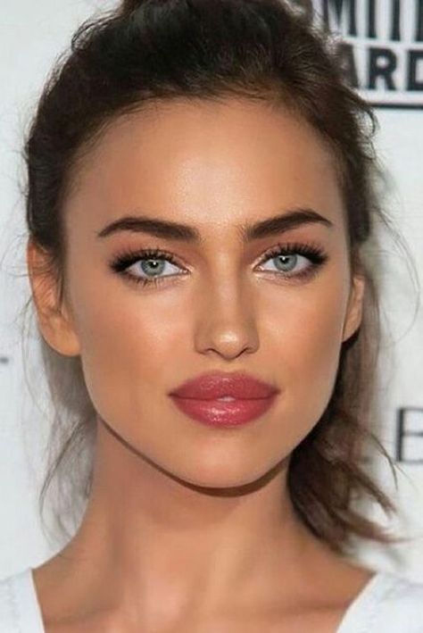 Oscars Makeup, Irina Shyak, Makeup Looks Dramatic, Natural Makeup Look Tutorial, Pageant Makeup, Natural Summer Makeup, Natural Makeup Tips, Best Natural Makeup, Brunette Makeup