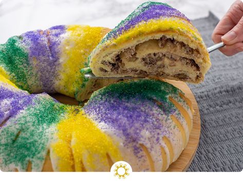 King Cake Recipe Cream Cheese, Strawberry Cream Cheese Filling, King Cake Recipe Easy, King Cake Recipe, Cream Cheese Bread, Cream Cheese Crescent Rolls, Resipi Kek, Cake Filling Recipes, Mardi Gras King Cake