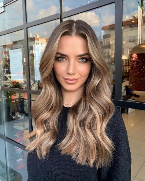 Beige Hair Color, Best Balayage, Bronde Balayage, Blonde Hair Inspiration, Balayage Highlights, Hair Inspo Color, Natural Look, Hair Designs, About Hair