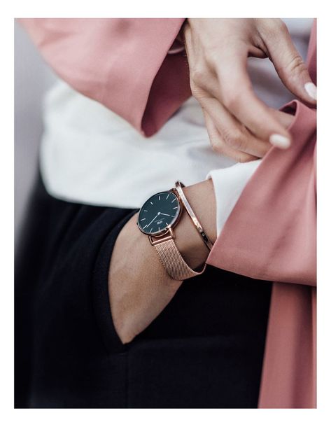 Dw Watch Women, Daniel Wellington Classic Petite, Daniel Wellington Petite, Daniel Wellington Women, Daniel Wellington Watch, Bracelets Design, Rose Gold Watches, Women Rising, Classic Watches