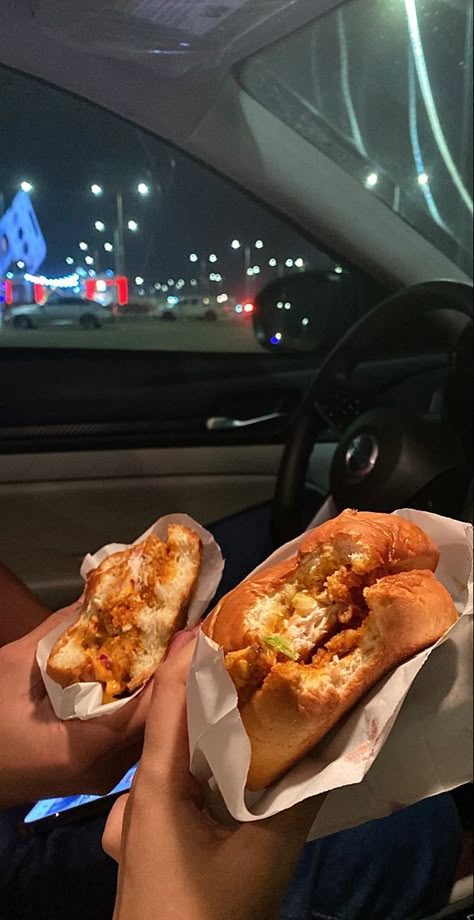 Food In Car Snap, Car Food Snap, Food In Car, Night Snaps, Car Date, Trending Summer Nails, Car Food, Flipagram Instagram, Burger Bar