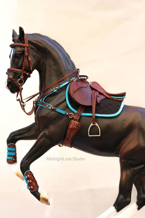 Breyer Horse Tack Diy, Model Horse Accessories, Breyer Horses Diy, Shliech Horses, Breyer Horse Tack, Mini Horse Tack, Schleich Diy, Miniature Horse Tack, Horse Tack Diy